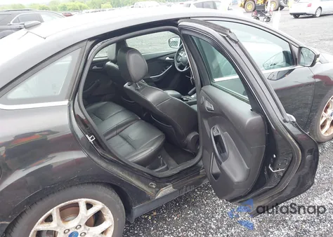 2014 Ford Focus Titanium из США, поврежденный, VIN 1FADP3J27EL226630